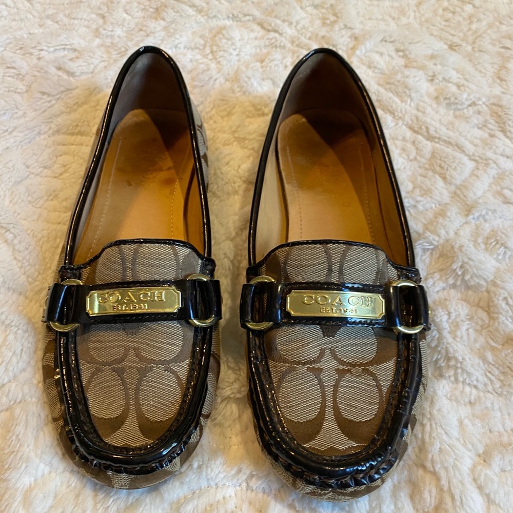 Coach pretty brown flats Great condition! Sz. 7.5